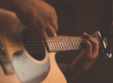 La guitarra en un espectáculo flamenco en Sevilla