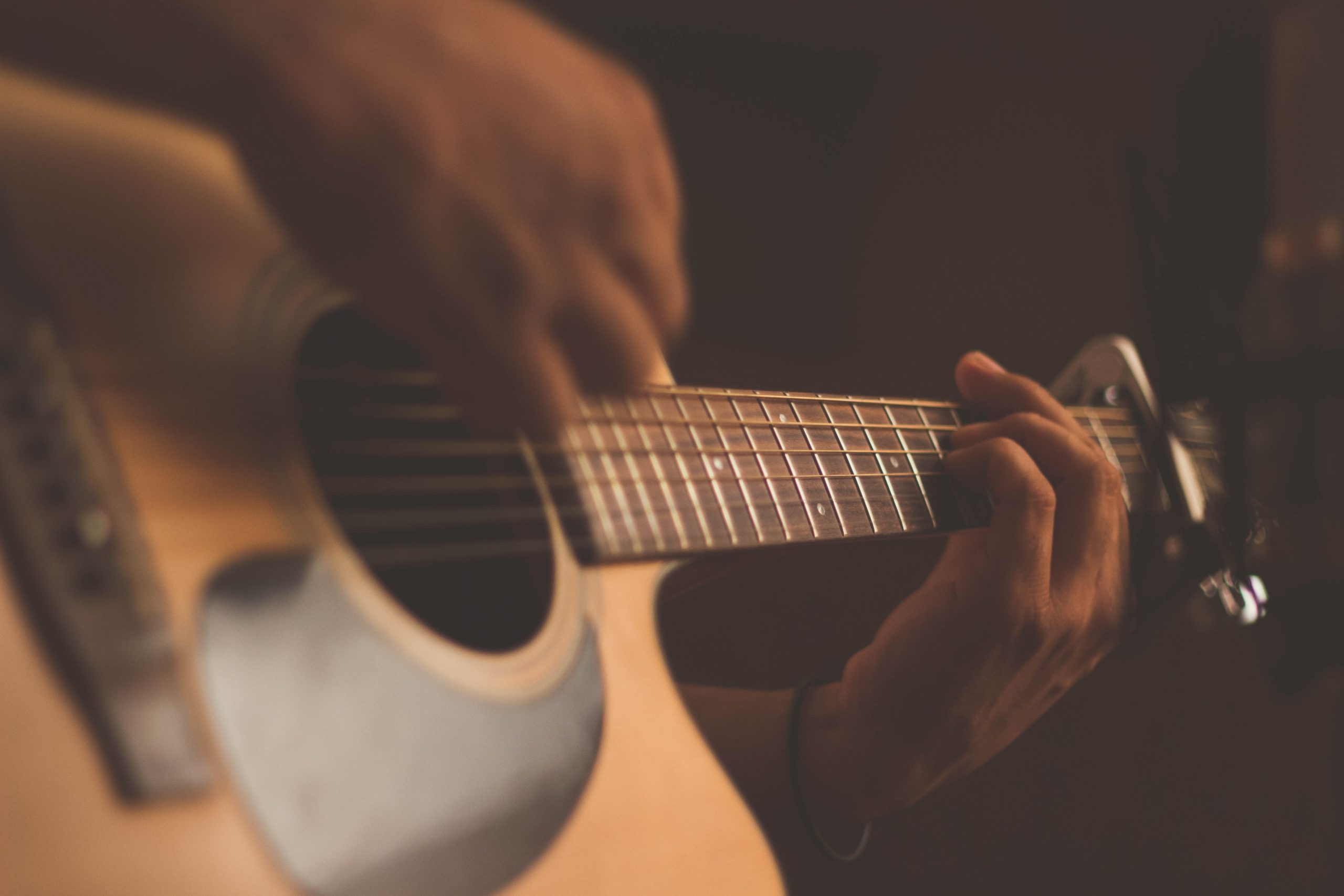 Espectaculo flamenco en Sevilla y guitarra scaled - La guitarra en un espectáculo flamenco en Sevilla