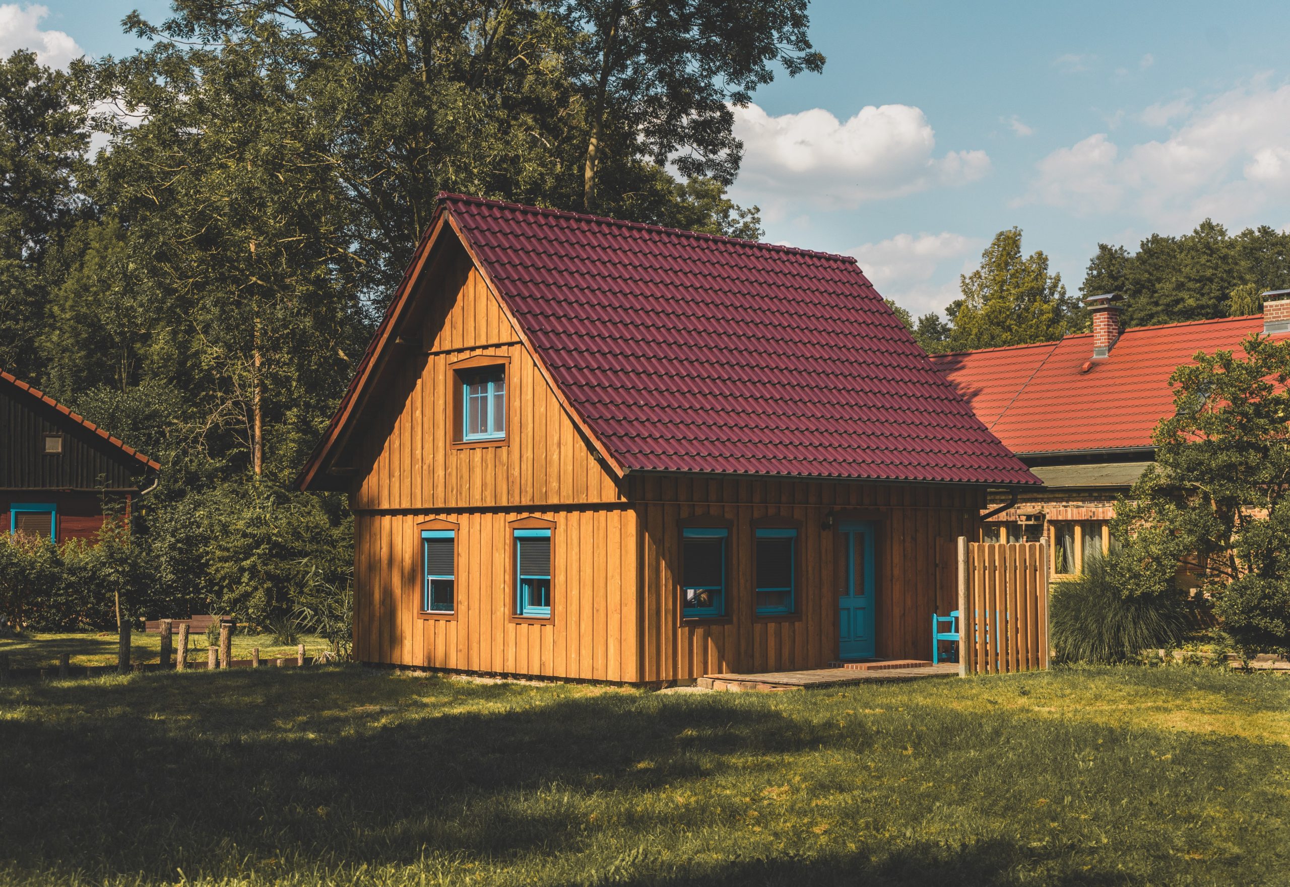 Casas de madera baratas para vivir scaled - Tipos de casas prefabricadas